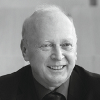 Das Foto zeigt Prof. Dr. Roland Rixecker